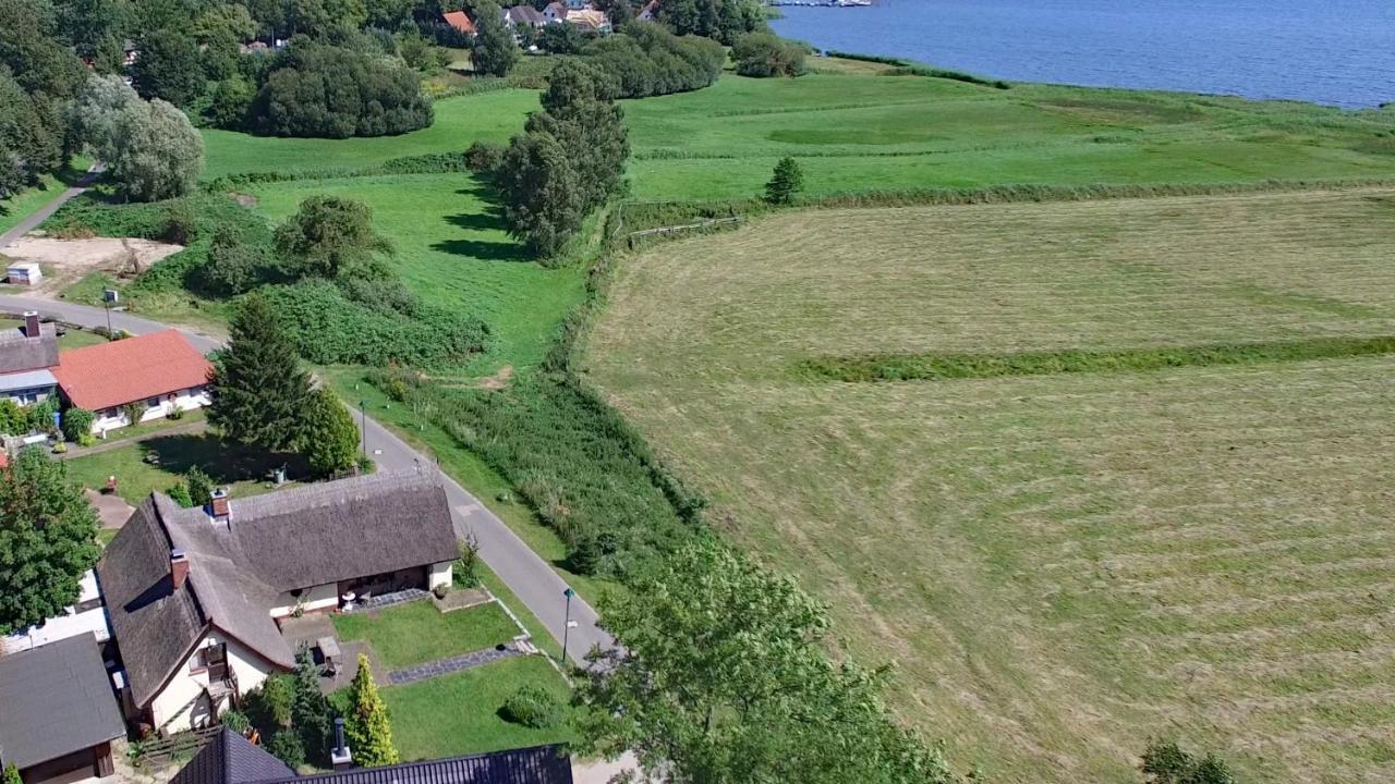 Wg Bernstein - Reetdachhaus - Ruhe Und Seeblick Зеллин Экстерьер фото